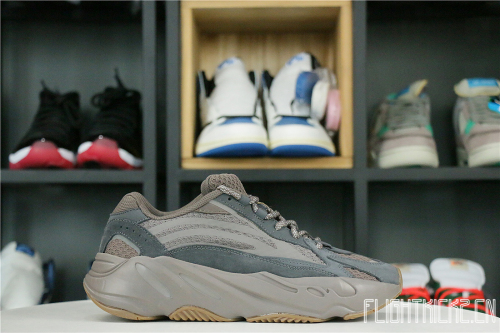 Adidas Yeezy 700 Boost v2 Mauve 2021