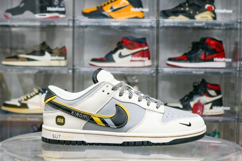 Nike SB Dunk Low x Xiaomi Su7