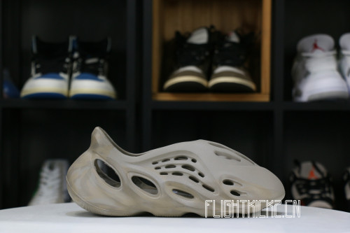 adidas Yeezy Foam RNNR Stone Sage（A1）